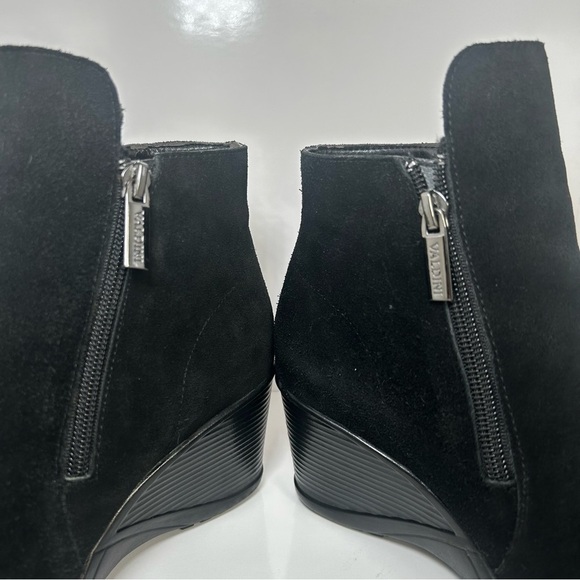 Valdini Women’s Black Suede Ankle Boots, Size 6.5 - Picture 9 of 10